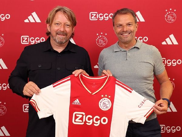 Bóng đá quốc tế 24/10: Ajax sa thải HLV Maurice Steijn